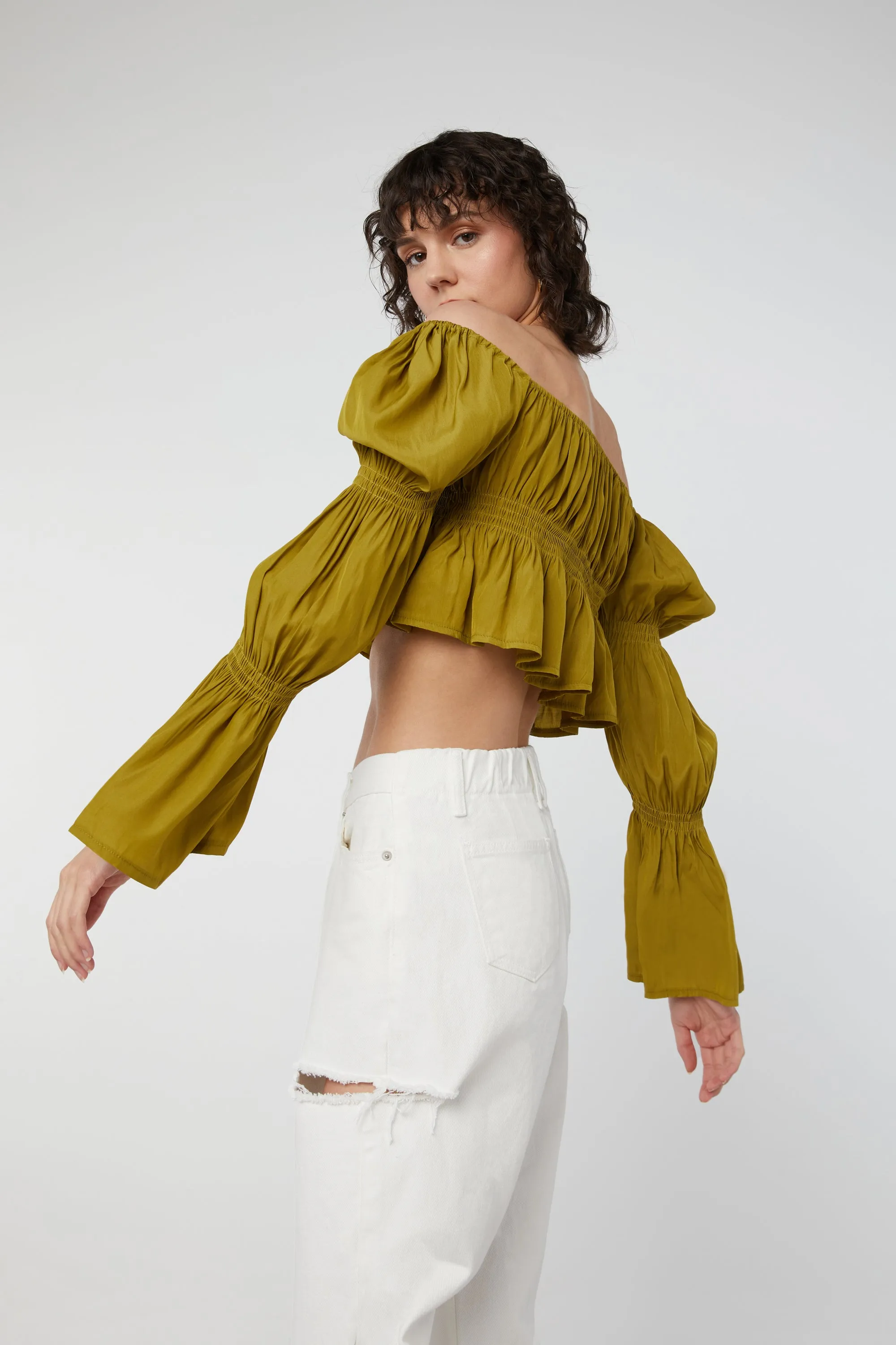 OFF THE SHOULDER GATHERED TOP