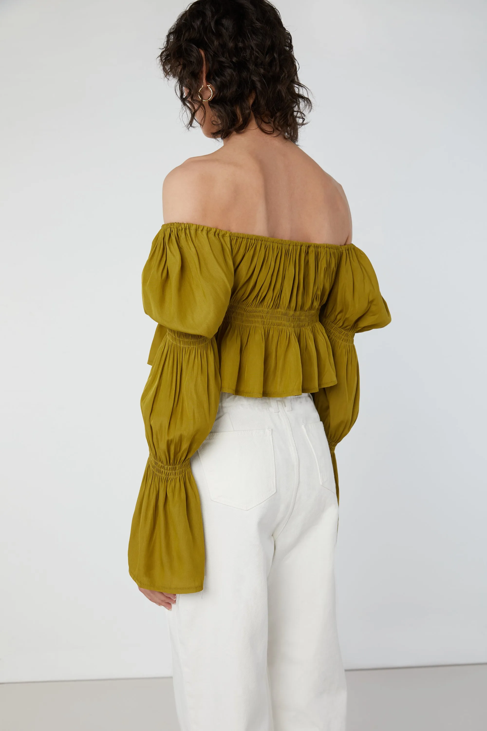 OFF THE SHOULDER GATHERED TOP